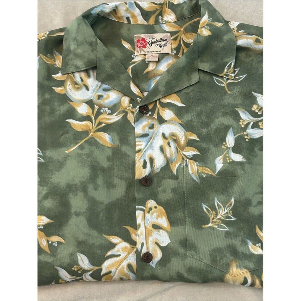 Hilo Hattie Hawaiian Shirt Mens M Green Monstera Rayon Aloha Made in Hawaii VTG